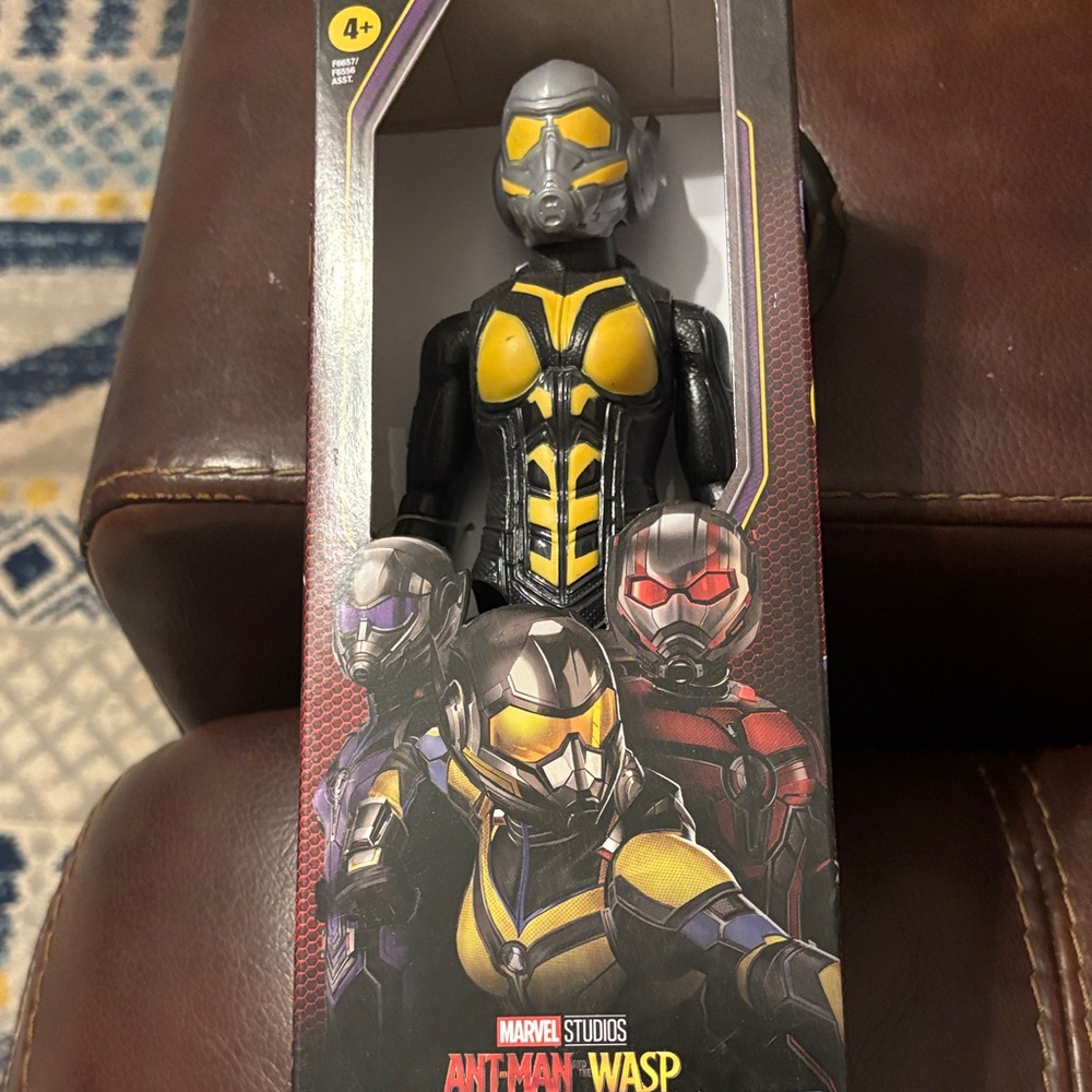 Captain America & The Wasp Marvel Action Figures - Red, Blue, Yellow, Black. NIB - Picture 4 of 5
